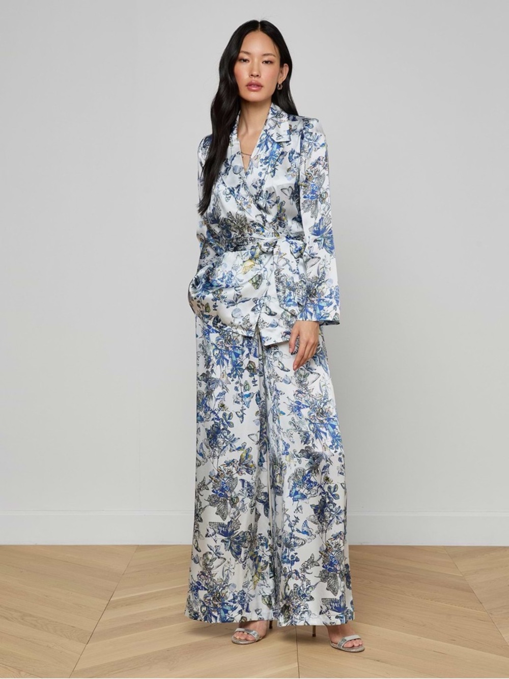 L'AGENCE Ciara Silk Butterfly Robe Jacket Top -size small - Picture 3 of 13